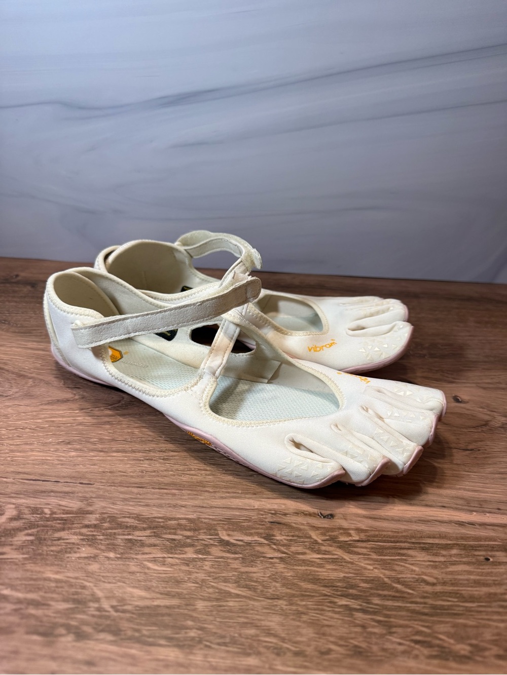 Vibram FiveFingers V-Soul Women's 8-8.5 EU 40 White Barefoot Shoes NWOTV